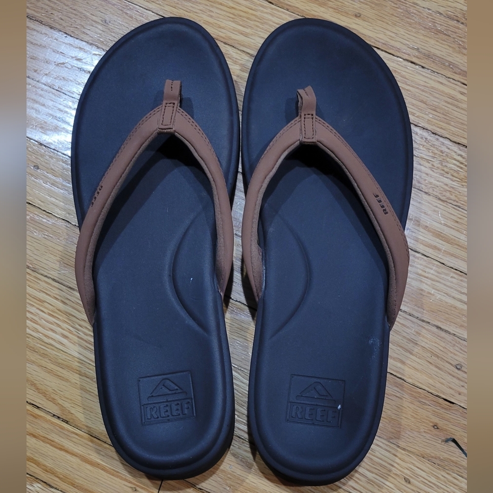 Reef Tan and Black Sandals